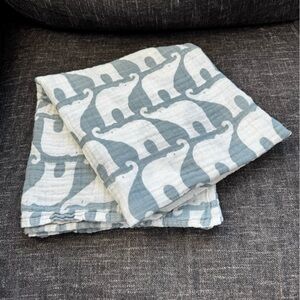 Milk barn | Elephant Print muslin Blanket 100% organic cotton EUC blue & white